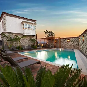 2* Otel Eritrina